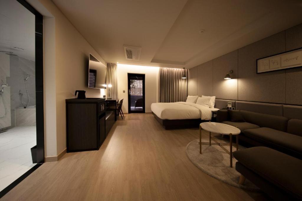 Hound Hotel Yeonsan Busan Buitenkant foto