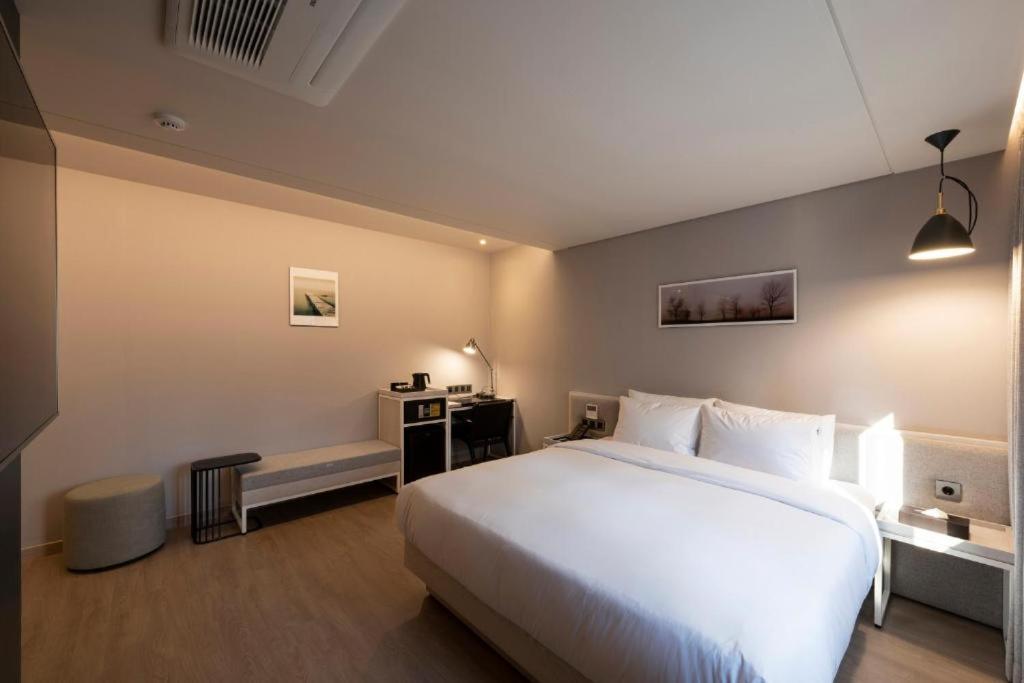 Hound Hotel Yeonsan Busan Buitenkant foto