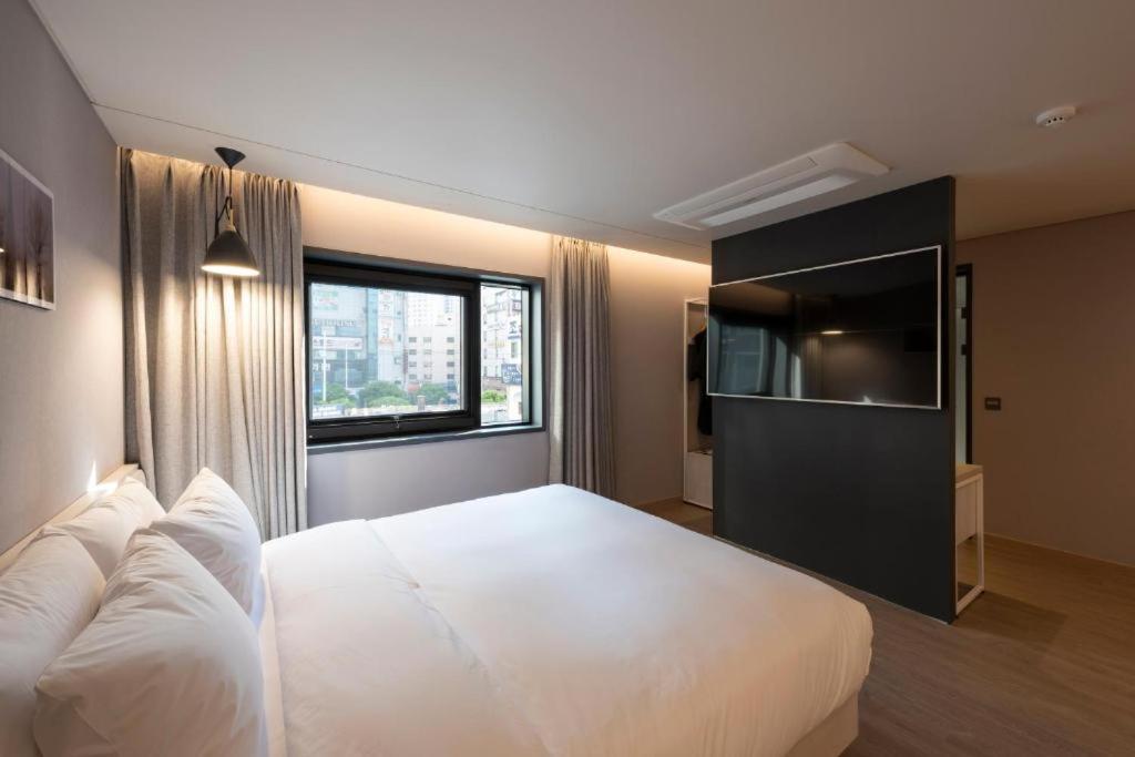 Hound Hotel Yeonsan Busan Buitenkant foto