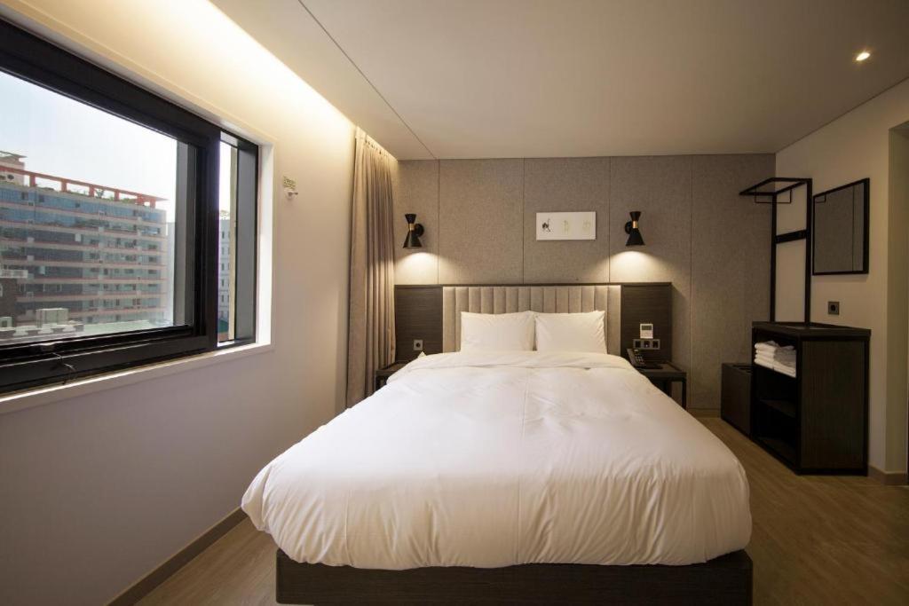 Hound Hotel Yeonsan Busan Buitenkant foto