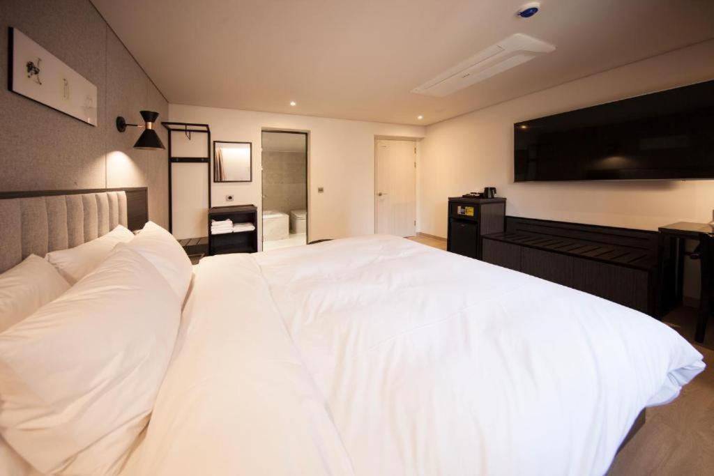 Hound Hotel Yeonsan Busan Buitenkant foto